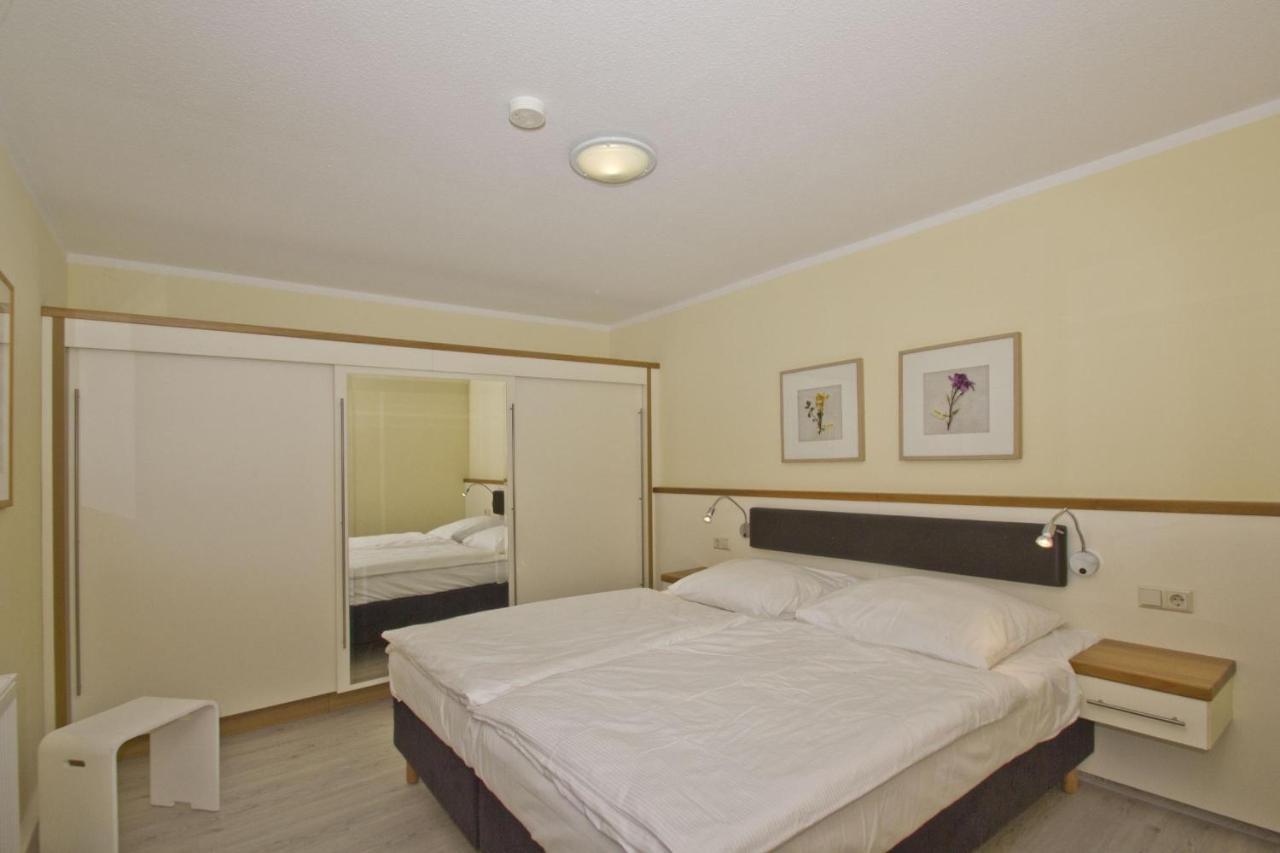 Haus Blick zur See FeWo 13 Gartennutzung, Terrasse, Sauna- und Schwimmbadnutzung im AHOI Sellin Goehren  Exterior foto