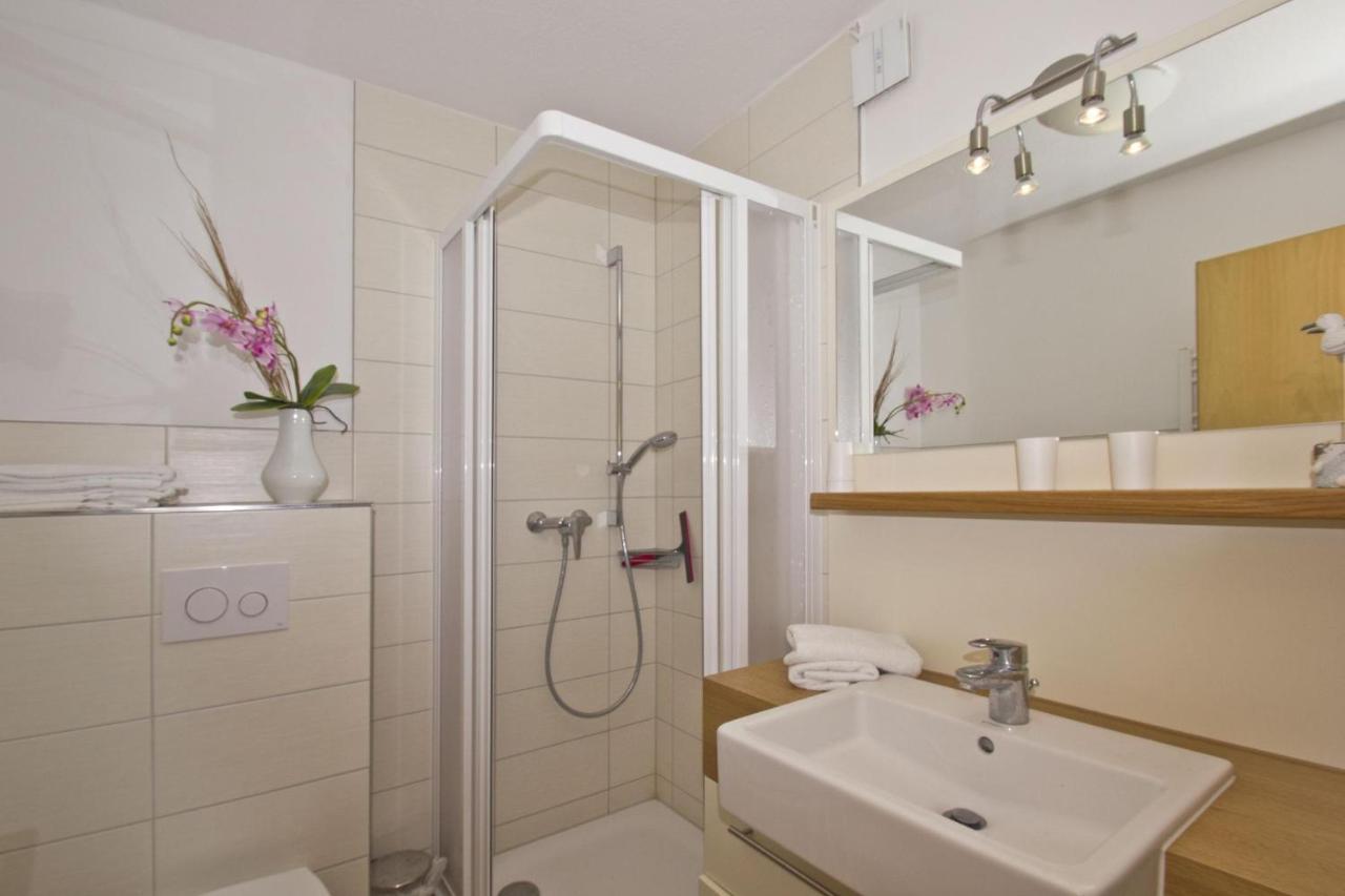 Haus Blick zur See FeWo 13 Gartennutzung, Terrasse, Sauna- und Schwimmbadnutzung im AHOI Sellin Goehren  Exterior foto